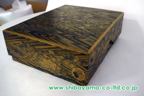 古美術工芸「蒔絵家紋散牡丹に狛犬図文箱」蒔絵＋他 :: 絵画買取