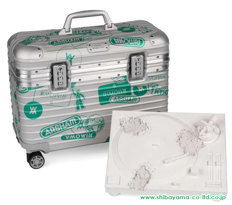 ダニエル・アーシャム「Daniel Arsham x Rimowa Eroded Turnable White with Silver Pilot Case」オブジェ